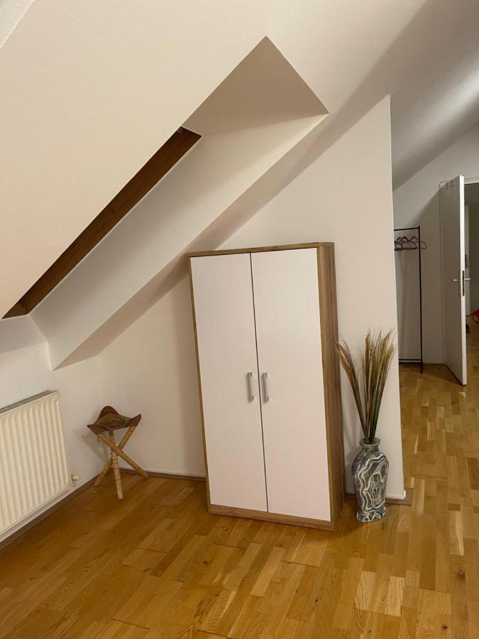Ruhiges Dachgeschoß Cityapartment Im Zentrum Wiens Apartment